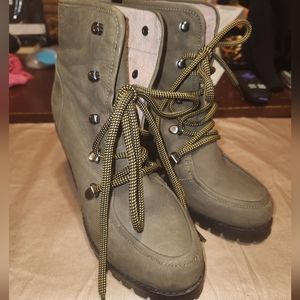 Seychelles Theater Leather/Suede Lace-Up Bootie Fatigue Green